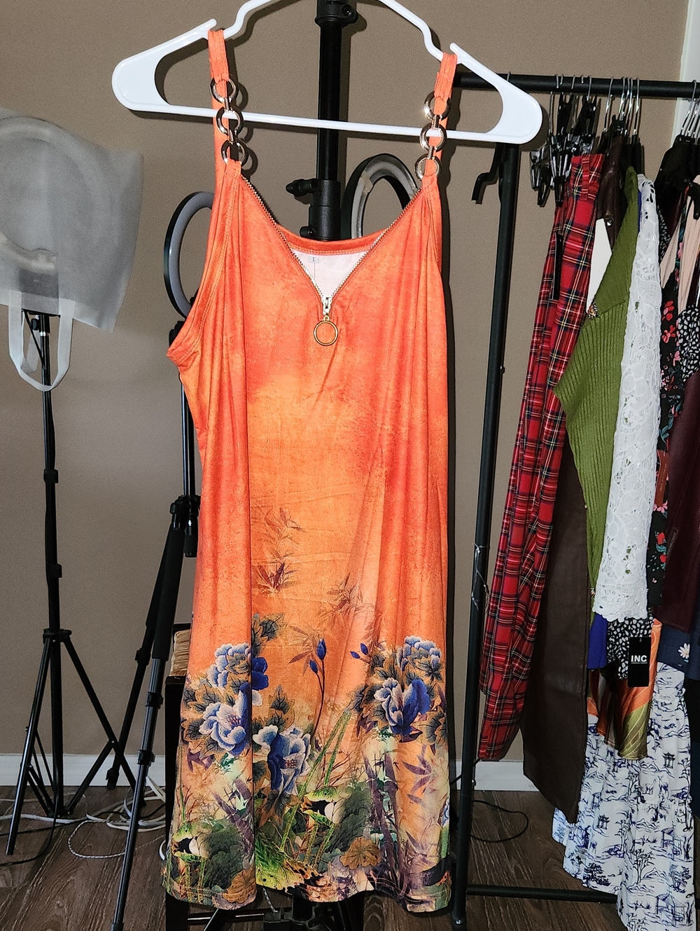 NWT  ETCYY NEW Printed sleeveless dress, orang/floral, gold accents